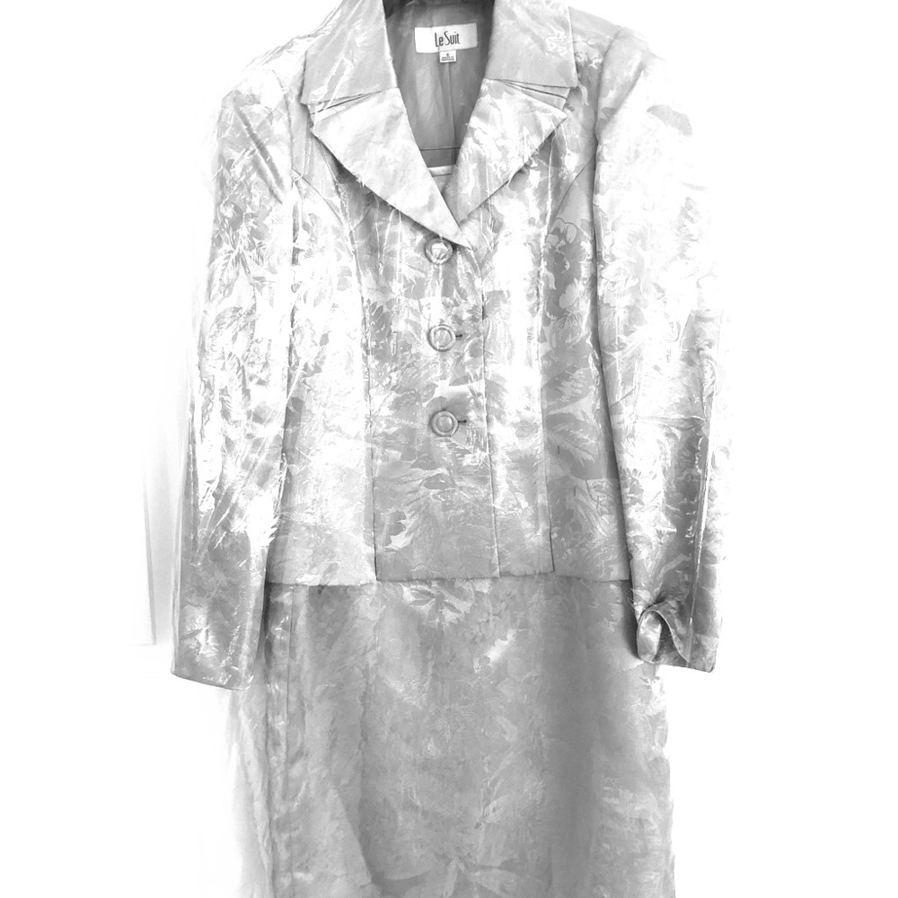 Long skirt suit